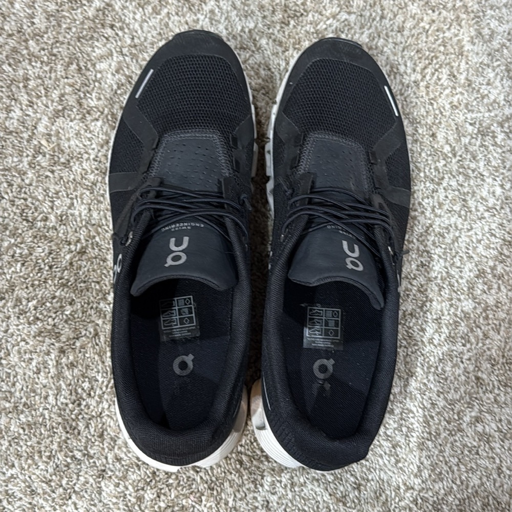 On Running Black and White Athletic Shoes with Cloud Cushioning Size 9.5 EUC - Picture 2 of 3